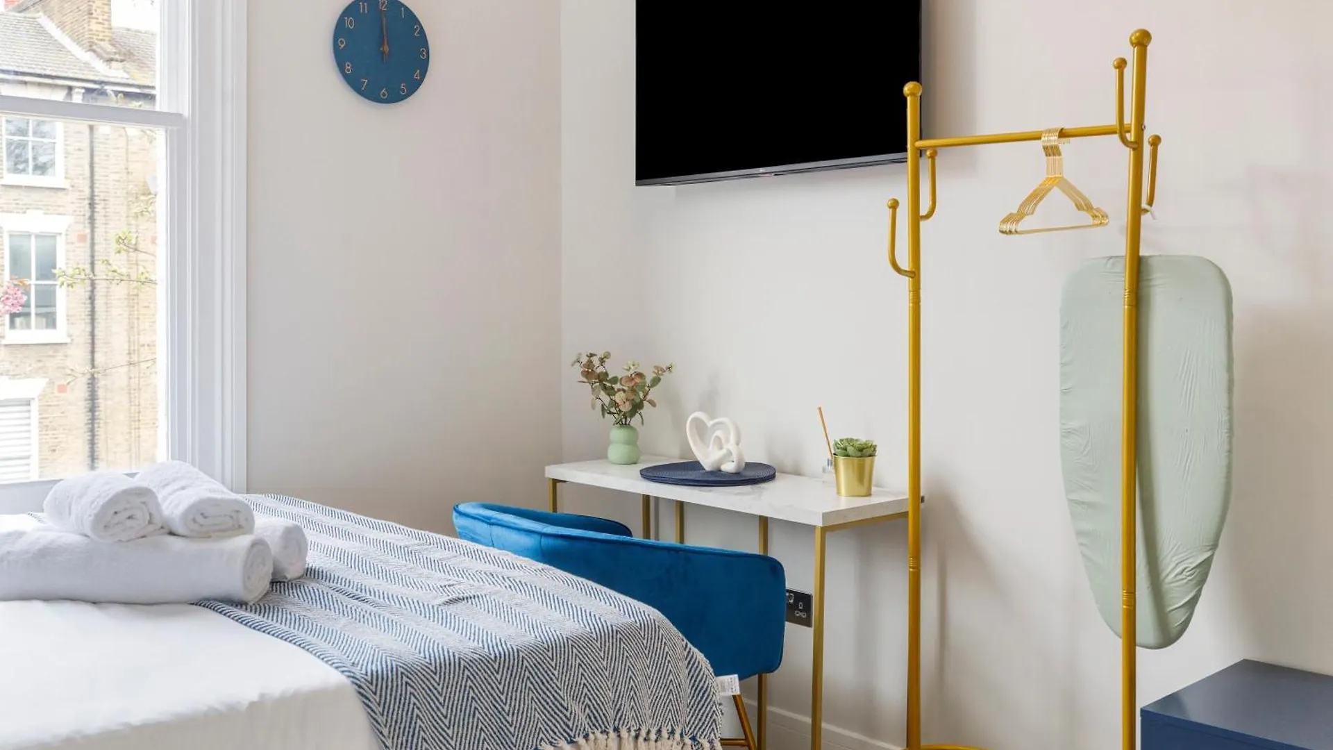 דירה לונדון Cityscape Oasis Chic Studio For Urban Dwellers