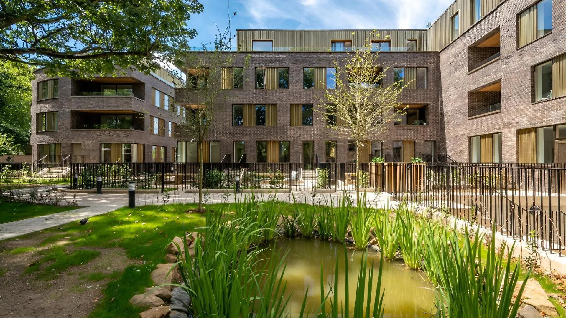 Apartment Cityscape Oasis Chic Studio For Urban Dwellers London